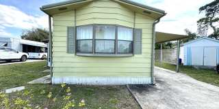 FIRST MONTH RENT FREE! Cute and Quiet 2/2 in N. Ft. Myers Gallery 4