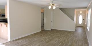 Centrally located with easy access to bases & shopping! Gallery 8