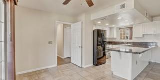 Upgraded 2 bedroom 2 bath upstairs condo Gallery 26