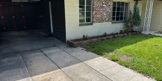 Charming 3-Bedroom Home on a Small Pond in Leesburg Gallery 3