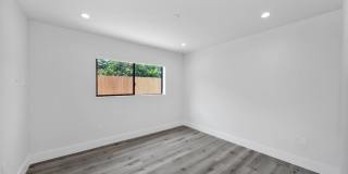 11522 Emelita Street Gallery 37