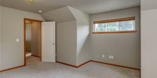 Park-Like Setting, 3+ Bedrooms, Great location - Kona Ct Gallery 16