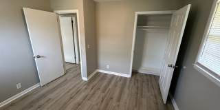 3br 1.5 BA with fence Gallery 10