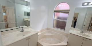 4110 NE 22nd Ct Gallery 25