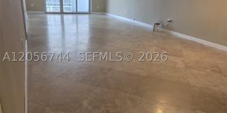 5825 Collins Ave Gallery 16