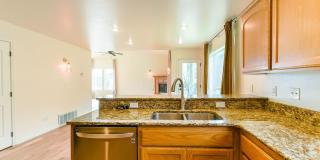 Beautiful 3 bed/2.5 bath single family home w/attached 2 car garage Gallery 23