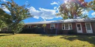 Newly Renovated Sapphire Manor Condo Gallery 1