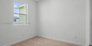 223 SE Woodbark St Gallery 11