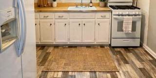 Spacious 2 Bedroom Home! Garage! Fenced in Backyard! Available Now! Gallery 1