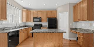 Stunning 3Bd/3.5Bth TH in the Serene Grove at Huntley Meadows Community! Gallery 1