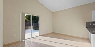 704 SE 14th Pl Gallery 19