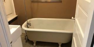 VINTAGE BUNGALOW NEAR CORBIN PARK AVAILABLE NOW!! Gallery 6