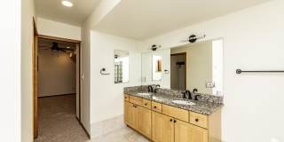 4625 N Dover Gallery 5