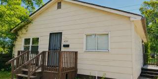 2 Bed 1 Bath Home With Den Gallery 1