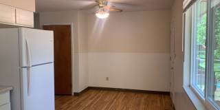 Mid-Town Single Family Home w/ Spacious Fenced Yard Gallery 10