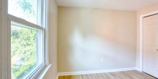 Lovely 3 Bedroom 1 Bathroom - 1st Floor with/ Washer and Dryer Gallery 69