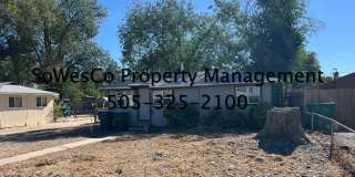 2 Bedroom Home with large back yard Gallery 1