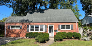 Large Brick Cape Cod just blocks from the beach Gallery 3