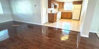 2 bedroom/2 bathroom AVAILABLE NOW! Gallery 1