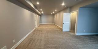 Beautiful 5 Bedroom, 3 Bath Executive Home in the Pointe! Gallery 50
