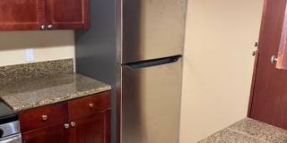 Large one bedroom condominium Gallery 26