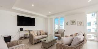 15 AVALON Street Gallery 31