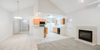Gated Community townhome, with private garage Gallery 9