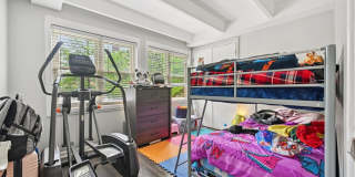 2142 W Rosemont Avenue Gallery 11