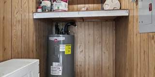 Charming 2BR Condo with Vaulted Ceilings, Fireplace & Pool Access Gallery 24