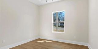 921 Banner Street Gallery 13