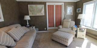 Beautiful 4-bedroom, 2-bathroom Spacious home! Original hard wood floors throughout! Gallery 8