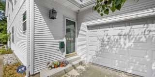 886 St. Clair Avenue Gallery 11