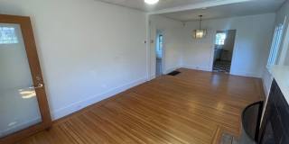 Great House in Oakland with a yard! 2 Beds, 1 Bath Gallery 16