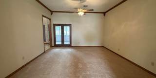 4 Bed, 2.5 Bath Brick home with 2 car garage Gallery 29