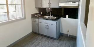 1 Bed + 1 Bath + Bonus Room for office! Gallery 2