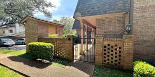 Brick Townhouse Minutes from Midtown Brick Townhouse Minutes from Midtown Gallery 1