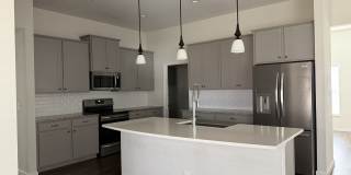 Gorgeous 3-4 bedroom Home off Becker Gallery 26
