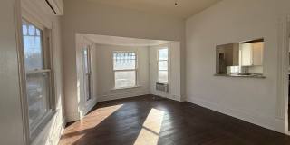 2 Week Free Move-In Special! Charming Renovated 1BR Near The Pearl & River Walk Gallery 3