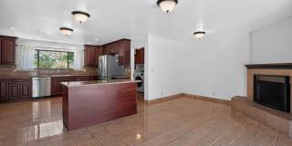 525 Hampton Ave Gallery 9