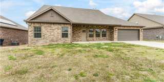 Minutes from I-49! 4BR/2.5BA Home Gallery 1
