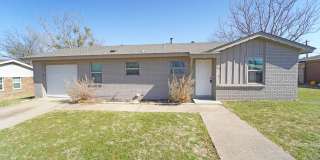 FOR LEASE! 3 Bedrooms, 1.5 Baths, 1 Car Garage with a HUGE Backyard Gallery 1