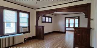 Large main floor duplex unit, Updated Kitchen & Bath, Full Dining Room w/Built-ins + Sunroom, garage stall Gallery 7