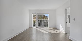 The Landing at Vinnin Square Gallery 13