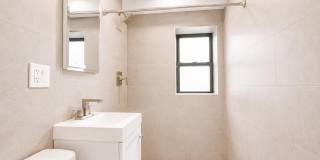 470 E Broadway Gallery 13