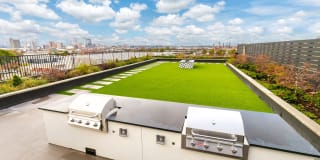 Met on 7th Gallery 21