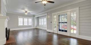 6/3 *West Campus* Walk to UT 6/3 *West Campus* Walk to UT Gallery 4