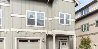 Townhome 4 blocks from the Old Mill Gallery 3