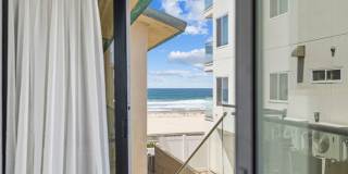 Fully Furnished Oceanfront Condo on Mission Beach Boardwalk Gallery 15