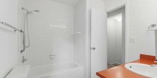 Beautiful 5-bed, 3.5 bath townhome steps from hiking trails and West Pearl St Gallery 21