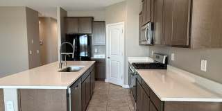 Beautiful Newer 4 Bedroom 3 Bathroom Anthem at Merrill Ranch Home! Gallery 12